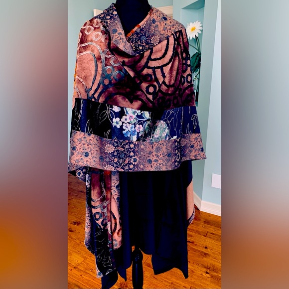 Wrap/Ruana - Picture 1 of 1